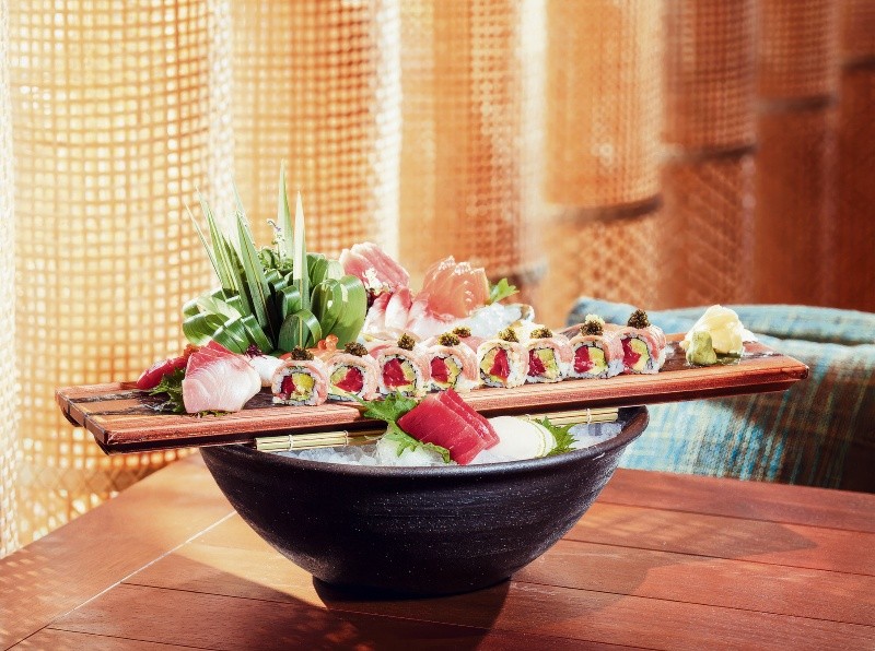 &nbsp;Zuma Sushi Platter: Selección de maki, sashimi y nigiri, servidos sobre hielo / Foto: Cortesía