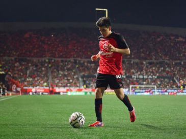 Gilberto Mora continúa con Xolos y al mismo tiempo comienza su formación universitaria, una decisión que le permitirá prepararse también para el futuro más allá de las canchas. IMAGO7