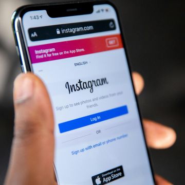 El rediseño de Instagram recuerda inevitablemente a la reciente controversia de Jaguar a finales de 2024. UNSPLASH / S. FEYISSA