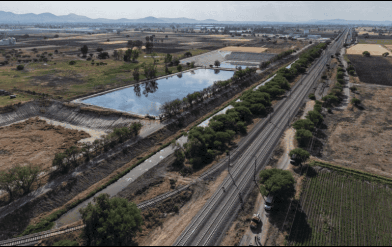La construcción y operación del tren genera miles de empleos directos e indirectos, además de atraer inversión a las zonas aledañas a las estaciones. PROYECTOS MÉXICO
