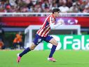 Olympiacos aumenta su oferta por Armando González, pero Chivas mantiene firme su postura y exige el pago de la cláusula de rescisión. IMAGO7.