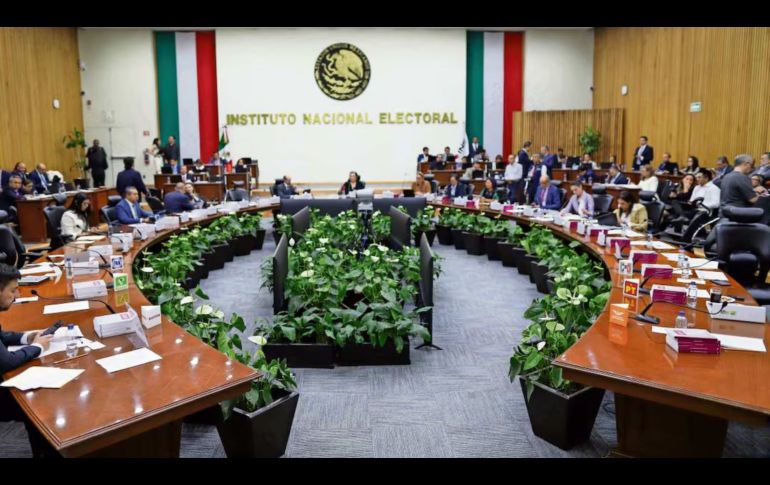 En su presupuesto, el INE destinó 4 millones 78 mil 685 pesos al eventual proceso de Revocación de Mandato. ESPECIAL
