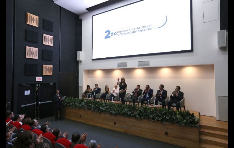 Tras la inauguración del congreso, expertos en inteligencia artificial participaron en el panel inaugural 