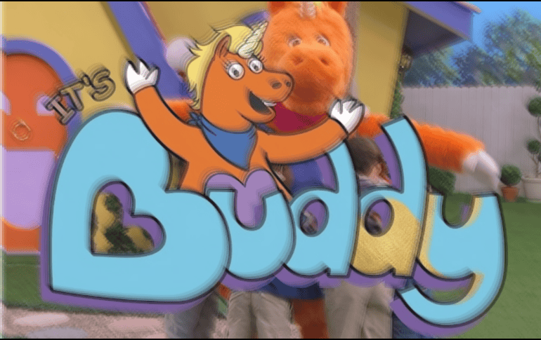 Con una duración aproximada de 95 minutos, Buddy busca combinar terror, comedia y una estética deliberadamente inspirada en la televisión infantil de décadas pasadas. ESPECIAL/YouTube/Saban Films
