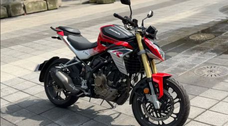 La Hunk 250R se coloca como una alternativa que apuesta más por potencia y versatilidad que por una configuración básica de movilidad. SUN/B. Martínez