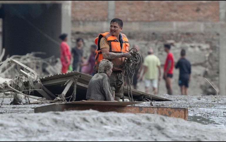 Las recientes inundaciones en Nepal han dejado al menos 98 muertos y casi 400 desaparecidos. EFE/N. Shrestha