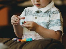 El estudio es especialmente relevante para el aproximadamente 30 % de las personas con autismo profundo, muchas de las cuales presentan mutaciones raras y de gran impacto en genes de riesgo de autismo ya identificados. Unsplash