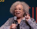 La activista y academica estadounidenses por los derechos civiles, Angela Davis, habla en el evento "Abolición, feminismo, ¡ahora!". EFE/J. Mendez
