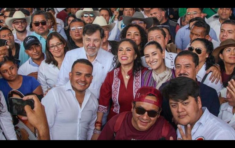 Además de la imitadora de la Presidenta, al evento acudió el senador Gerardo Fernández Noroña, lo que arreció la polémica. X/simeysenadora