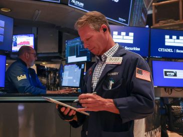 En la semana, el Dow gana un 0.5 %, el S&P 500 un 0.5 % y el Nasdaq un 0.9 por ciento. EFE/S. Yenesel