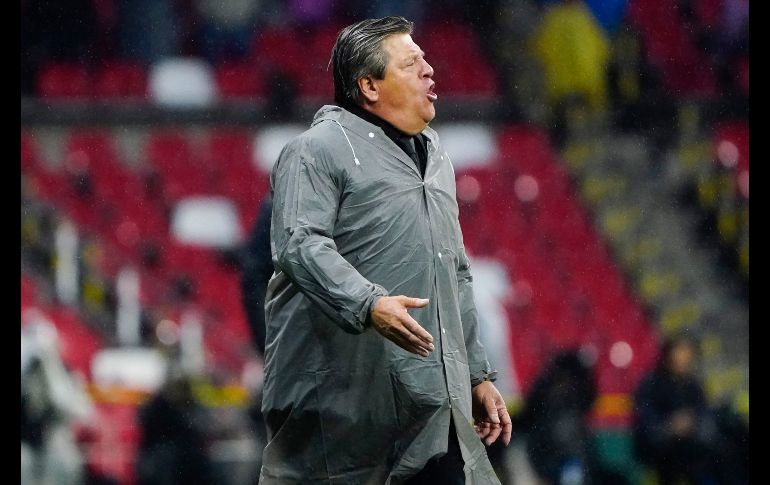 Miguel Herrera durante el partido entre Atlante y León que culminó en empate a uno. IMAGO7