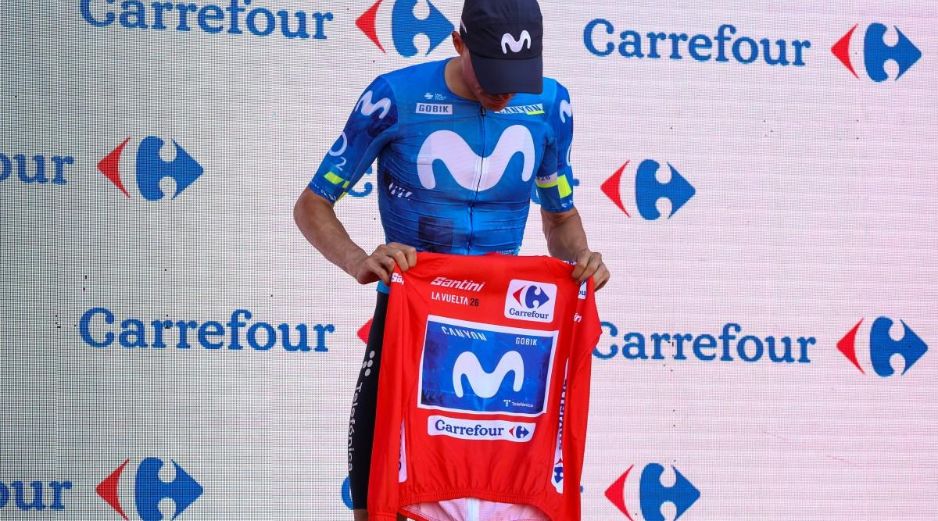 Enric Mas nunca ha vestido el maillot de líder en una gran vuelta y podría decidir no utilizar la prenda durante la novena etapa de la Vuelta. AFP / J. Lago