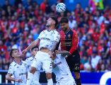 Los Gallos Blancos aprovecharon la superioridad numérica y los errores defensivos del Atlas para sentenciar un partido que exhibió las carencias del equipo de Hernán Crespo. EL INFORMADOR/ J. ACOSTA.