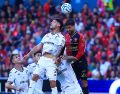 Los Gallos Blancos aprovecharon la superioridad numérica y los errores defensivos del Atlas para sentenciar un partido que exhibió las carencias del equipo de Hernán Crespo. EL INFORMADOR/ J. ACOSTA.