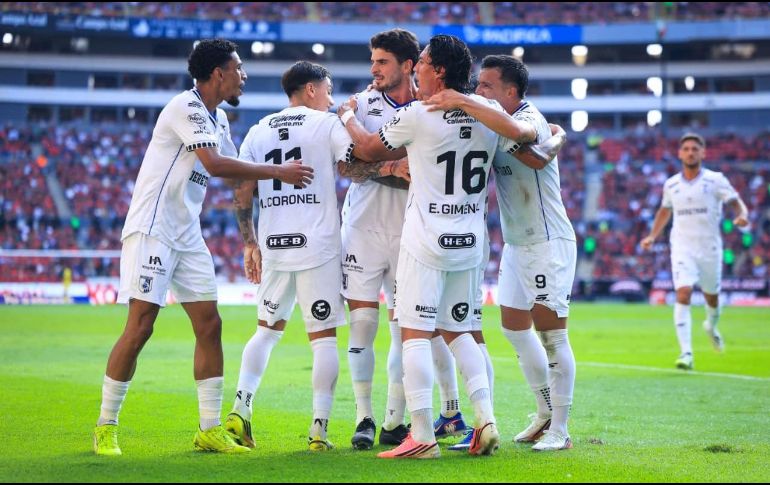 Los Gallos Blancos aprovecharon la superioridad numérica y los errores defensivos del Atlas para sentenciar un partido que exhibió las carencias del equipo de Hernán Crespo. EL INFORMADOR/ J. ACOSTA.