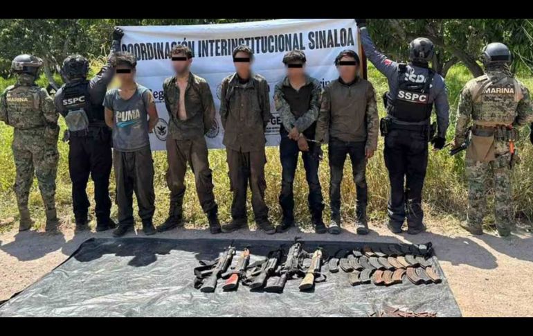 Entre lo asegurado están 11 vehículos, 33 armas de fuego largas, seis artefactos explosivos, una granada, cartuchos y cargadores. X/GabSeguridadMX
