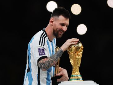 El astro rosarino, Lionel Messi, superó las estadísticas del último gran "10", Diego Armando Maradona, pero también a leyendas de la talla de Gabriel Batistuta y excompañeros como Ángel Di María y Javier Mascherano. EFE / ARCHIVO