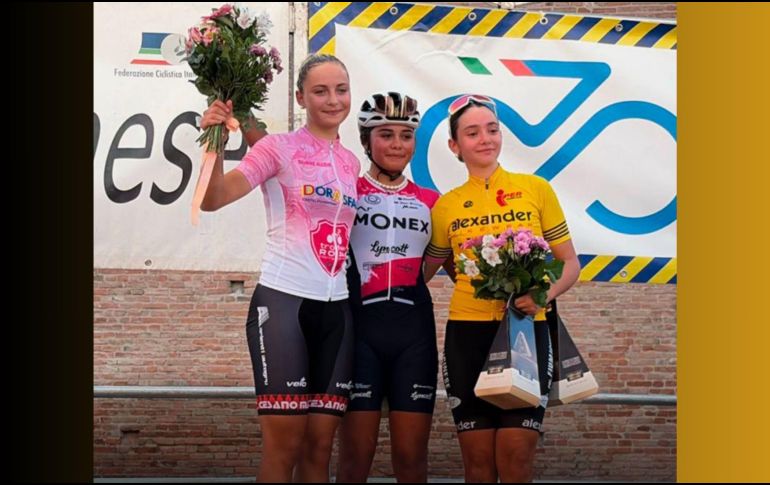 Emi, parte del A.R. Monex Pro Cycling Team U17, el mismo equipo que proyectó a Isaac del Toro a los reflectores de Europa, fue la primera en completar el circuito en Italia. X / @conadeoficial