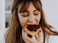 Si bien una semana no es suficiente para transformar completamente la salud, reducir el azúcar de forma constante puede ayudar a disminuir el riesgo de obesidad, diabetes tipo 2, enfermedades cardiovasculares y problemas dentales. CANVA