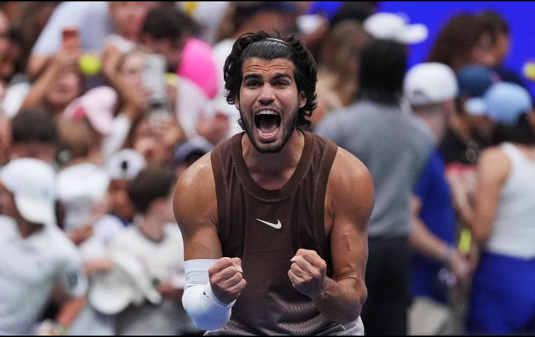 El próximo rival de Alcaraz será el portugués Jaime Faría, que se impuso por 6-3, 7-6(4), 4-6, 1-6 y 6-2 al estadounidense Jenson Brooksby. EFE / S. Schaefer
