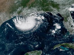 Una depresión tropical evolucionó el lunes por la noche para formar la tormenta tropical Edouard; se espera que toque tierra en Texas el martes. AP/NOAA