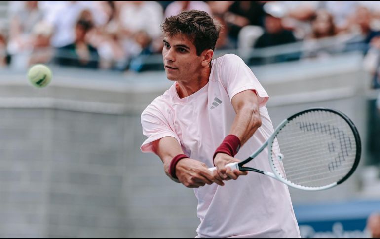 El tenista de 19 años se despidió en la primera ronda en su debut profesional en el Abierto de Estados Unidos. EFE / O. FEDOROVA