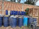 En el lugar, las autoridades aseguraron 33 tambos y 18 bidones con líquido sospechoso. ESPECIAL/FGR Jalisco