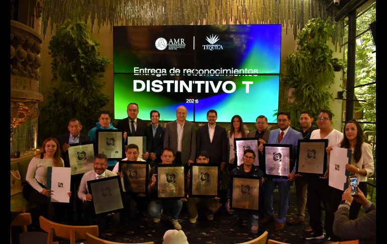En total, 121 colaboradores de los 16 establecimientos participaron en la Profesionalización de la Cultura del Tequila. ESPECIAL