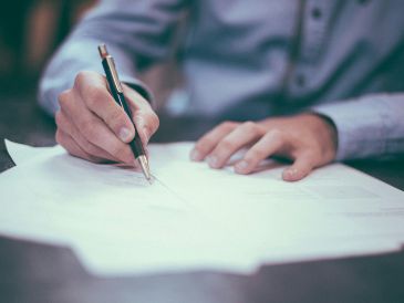 Quienes quieran aprovechar la campaña deberán agendar una cita con el notario de su preferencia y presentar identificación oficial. UNSPLASH