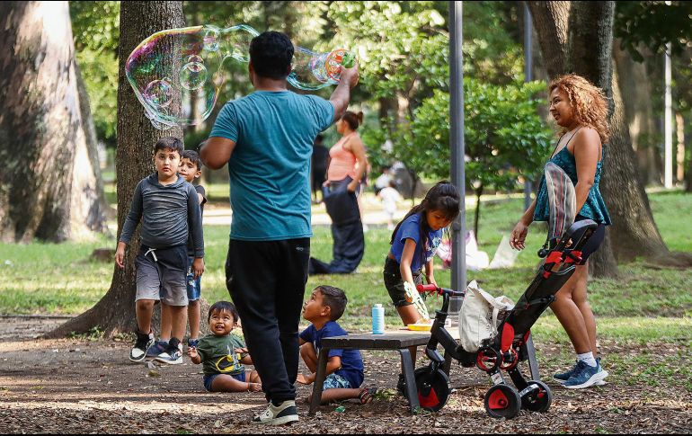 Los parques urbanos son algunas de las mejores opciones para dedicar una mañana o tarde a disfrutar de las áreas verdes que ofrece la metrópoli. EL INFORMADOR