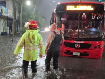 Diversas zonas de Guadalajara registraron afectaciones por la tormenta de este jueves. ESPECIAL/Bomberos de Guadalajara