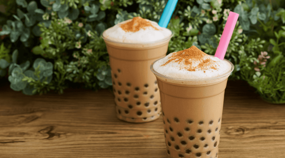 Analizamos los componentes nutricionales del popular bubble tea para entender si esta bebida de origen asiático es una opción saludable o un riesgo para tu dieta diaria. CANVA