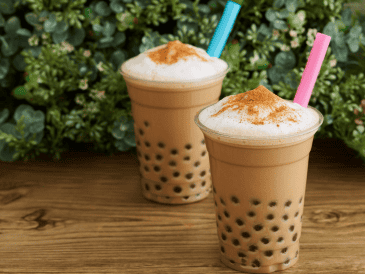 Analizamos los componentes nutricionales del popular bubble tea para entender si esta bebida de origen asiático es una opción saludable o un riesgo para tu dieta diaria. CANVA