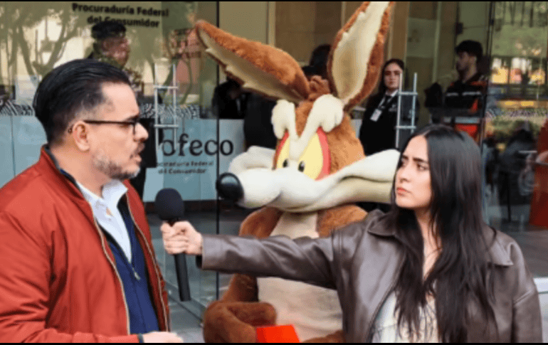El personaje llegó a las instalaciones de Profeco con la consigna 