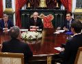 El presidente de Rusia, Vladímir Putin, participa en una reunión con los emisarios de la Casa Blanca, Steve Witkoff y Jared Kushner. EFE/M. Metzel