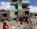 La identificación sigue siendo el mayor desafío; hasta el momento, el Gobierno nepalí solo ha podido entregar 98 cuerpos a sus respectivas familias. EFE/EPA/N. Shrstha