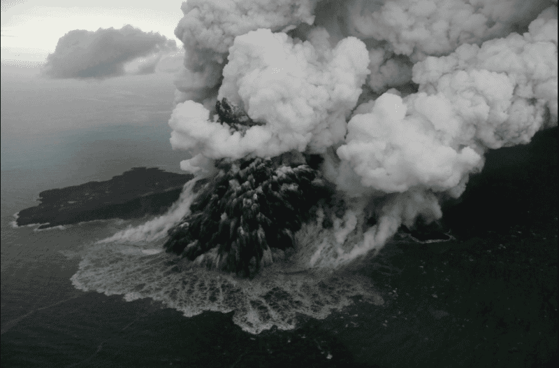 &nbsp;Erupción del hijo de Krakatoa. AFP / EFE