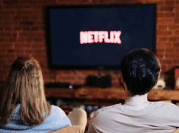 Antes de comprar un nuevo aparato, conviene revisar el modelo exacto del televisor y consultar su compatibilidad. CANVA