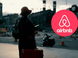 Las restricciones podrían incentivar a que los anfitriones operen fuera de la ley, lo que ampliaría el margen de acción para fraudes y hospedajes piratas. UNSPLASH / CANVA