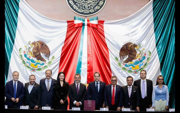 Édgar Amador Salazar, secretario de Hacienda y Crédito Público, entregó el Paquete Económico para el Ejercicio Fiscal 2027 en el salón legisladores de la Cámara de Diputados. SUN/D. Sánchez