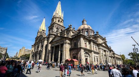 Con su imponente fachada de estilo gótico y barroco, sus torres se alzan como un símbolo de la ciudad. EL INFOMRADOR / ARCHIVO