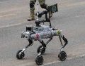 En la Revista General destacó la "asistencia" de un curioso perro robot que también desfilará ante la Presidenta Claudia Sheinbaum. SUN/K. Guerrero