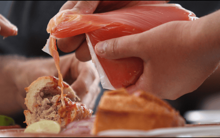 El Día Municipal de la Torta Ahogada no solamente busca celebrar un alimento popular, sino también reconocer una tradición que forma parte de la historia gastronómica de Guadalajara. EL INFORMADOR / ARCHIVO