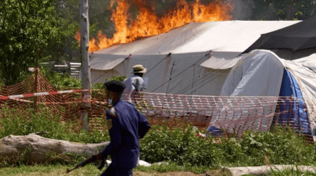 La ciudad de Bukavu sufre de forma recurrente incendios durante la estación seca, y sólo en los últimos dos meses el fuego ha destruido miles de viviendas en distintas comunas. AP/ ARCHIVO
