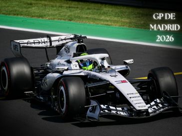 Checo Pérez, a bordo de su Cadillac durante la temporada 2026 de la Fórmula 1. ESPECIAL / AFP y CANVA