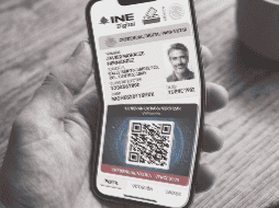 Mientras llega la credencial digital, la opción oficial continúa siendo la Credencial para Votar física. ESPECIAL/Gemini AI