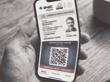 Mientras llega la credencial digital, la opción oficial continúa siendo la Credencial para Votar física. ESPECIAL/Gemini AI