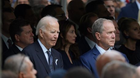 Los expresidentes de Estados Unidos, George Bush (d) y Joe Biden, asisten este viernes a la ceremonia en recuerdo de los atentados del 11S en Nueva York. EFE/ Octavio Guzmán