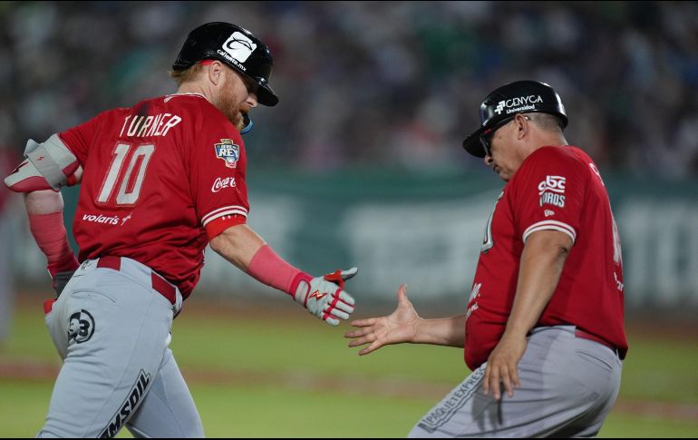 Justin Turner se voló la barda en la novena entrada para poner cifras definitivas al marcador. IMAGO7/R. Vadillo
