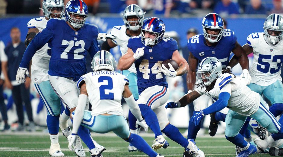 La ofensiva neoyorquina dominó el tiempo de posesión y capitalizó los errores del rival para asegurar la victoria en este duelo divisional de la NFC Este. AFP.